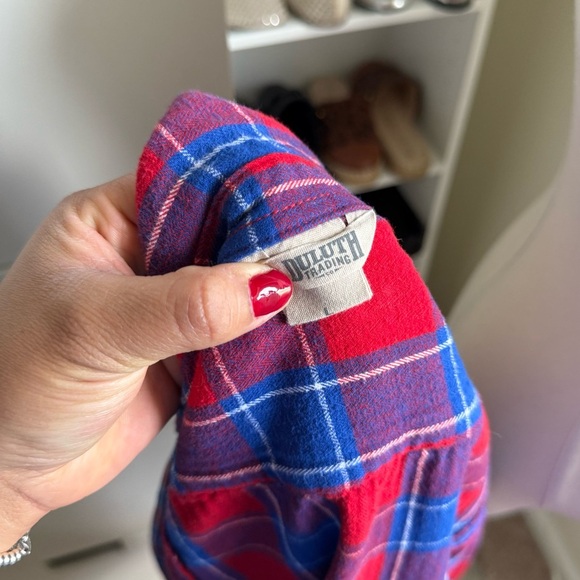 Duluth Trading Co Red and Blue Plaid Long Sleeve Button Up Shirt Size Large - Picture 3 of 6